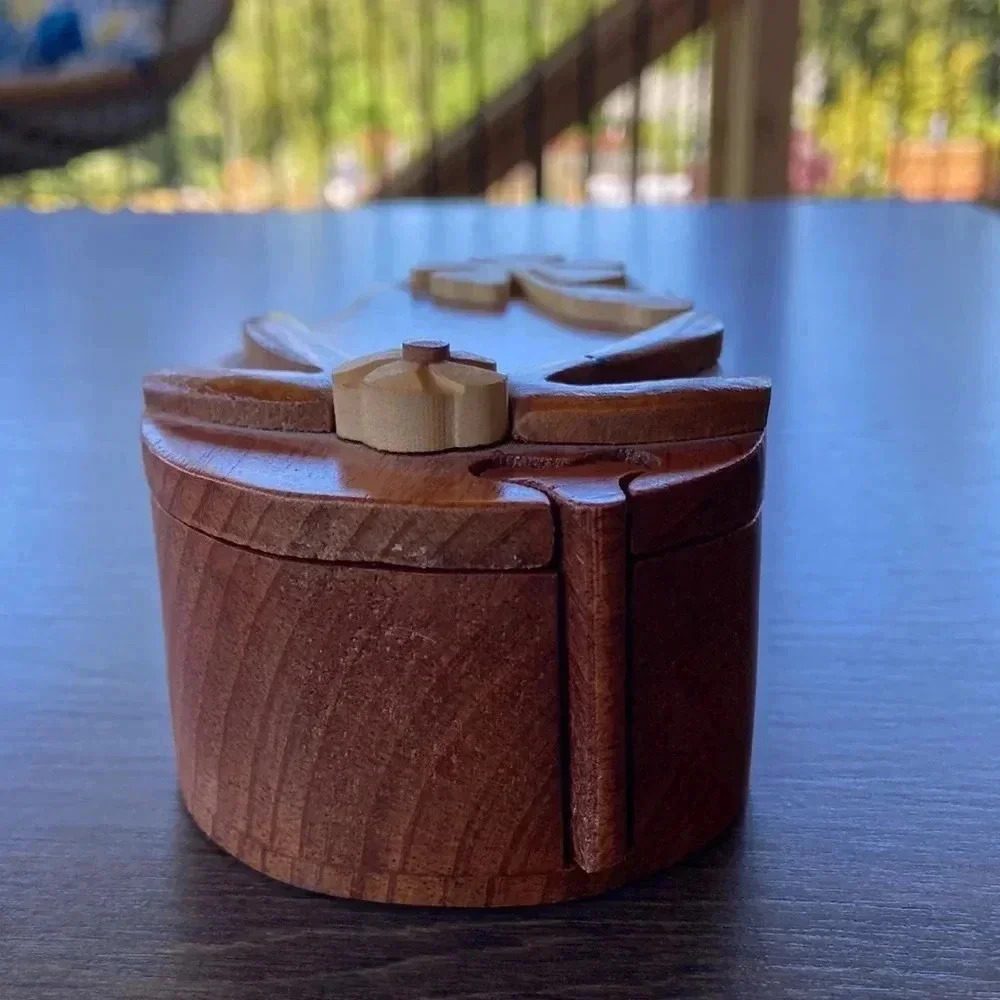 Decorative Wooden  Flip Flop Jewelry Case - Picture 2 of 7
